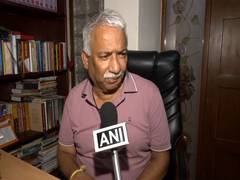 
      
      Congress' Ramappa Timmapur calls Siddaramaiah 