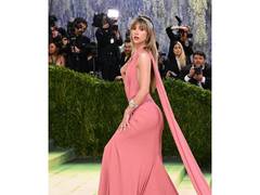 
      
      Suki Waterhouse eyes expanding family
      
      