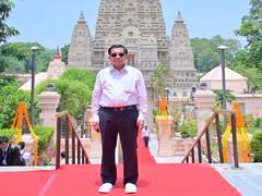 
      
      Myanmar President offers prayers at Mahabodhi temple in Bodh Gaya
      
      