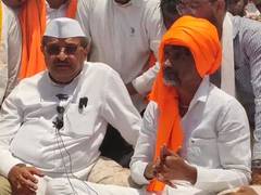 
      
      Maratha quota activist Jarange Patil ends 15-hour hunger strike
      
      