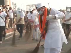 
      
      Locals carry out large-scale cleanliness drive in Ayodhya
      
      