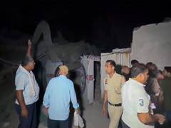 
      
      Delhi's Mehrauli building collapse: Death toll 4, rescue ops on
      
      