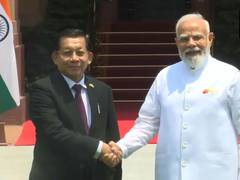 
      
      Prime Minister Narendra Modi meets Myanmar’s President
      
      