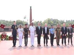 
    Australian Defence Minister Richard Marles pays tributes
    