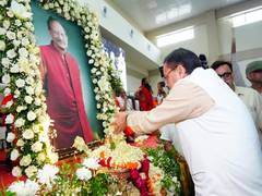 
      
      Uttarakhand CM pays floral tributes BC Khanduri
      
      