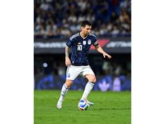 
      
      Messi trains separately as he continues to recover from injury
      
      