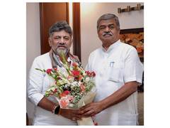 
      
      DK Shivakumar congratulates BK Hariprasad on becoming KPCC chief
      
      
