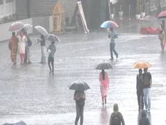 
      
      Heavy rain brings relief to Shimla, delights tourists escaping pl
      
      