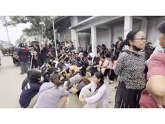 
      
      Manipur: Women protesters block NH, secure release of 3 detained
      
      
