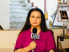 
      
      Poonam Dhillon questions Upasana Singh's presence at FWICE briefi
      
      