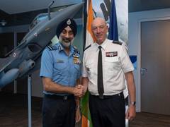 
      IAF Chief concludes France visit, boosts defence ties
      
