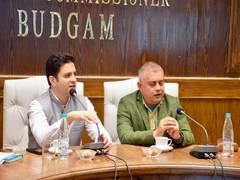 
      
      J-K: Chief Principal Census Officer chairs review meeting
      
      
