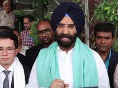 
      
      Delhi Minister Manjinder Sirsa flags off Green SM's electric taxi
      
      