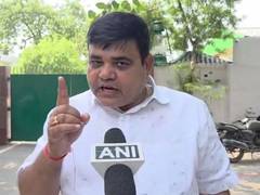 
      
      Tejashwi Yadav returns security cover after Lalu Prasad, Rabri De
      
      