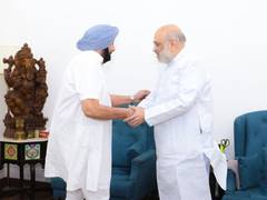 
      
      Former Punjab CM Captain Amarinder Singh meets Shah, Nadda
      
      