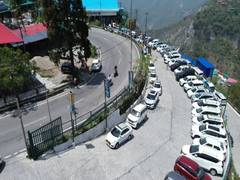 
      
      Massive tourist influx causes heavy traffic on Mussoorie route
      
      