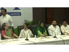 
      
      Delhi: Kharge, Rahul, Mamata arrive for INDIA bloc meeting
      
      