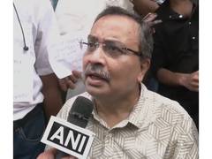 
      
      Kunal Ghosh condemns CID arrival at Mamata Banerjee's residence
      
      