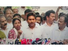 
      
      YSRCP chief Jagan Mohan Reddy demands Rs 1 crore ex-gratia
      
      