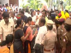 
      
      Fans pay tribute to Bharathiraja at director's final rites
      
      