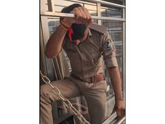 
      
      Gujarat: Heroic Surat Cop climbs exterior grille on seventh floor
      
      