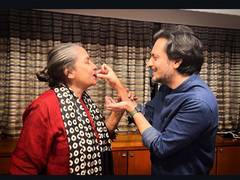 
      
      Actor Shabana Azmi boards 'Awarapan 2' cast as antagonist
      
      
