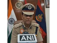 
      
      New Delhi: Woman found dead with throat slit in Kailash Nagar,
      
      