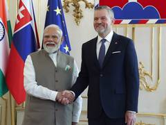 
      
      PM Modi meets Slovak President Peter Pellegrini in Bratislava 
      
      
