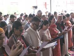 
      
      Himachal CM administers anti-chitta pledge
      
      