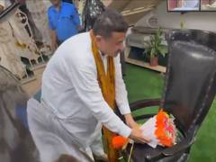 
      
      Suvendu Adhikari visits Kolkata Municipal Corporation for first t
      
      