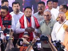 
      
      Puri servitors felicitate Odisha CM Mohan Majhi
      
      