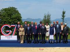 
    PM Modi shares G7 photo with vision to 