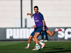 
      
      Bruno Fernandes hails Portugal skipper Cristiano Ronaldo
      
      