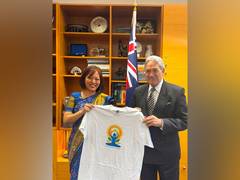 
      Indian HC gifts New Zealand Foreign Minister International Yoga D
      