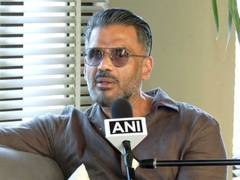 
      
      Suniel Shetty praises Akshay Kumar's sense of humour 
      
      