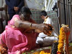 
      
      President Murmu offers prayers at Omkareshwar, Mamleshwar temples
      
      