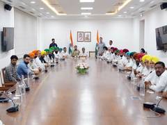 
      
      Punjab: SKM submits memorandum to Punjab Governor
      
      
