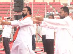 
      
      Union Min Lallan Singh, Bihar CM, Health Min join Yoga session
      
      