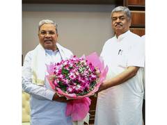 
      
      Siddaramaiah hails BK Hariprasad as new KPCC chief
      
      