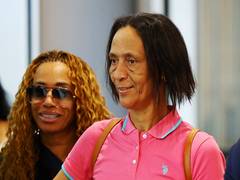 
      
      FIFA welcomes Cabo Verde goalkeeper Vozinha’s mother in Miami
      
      
