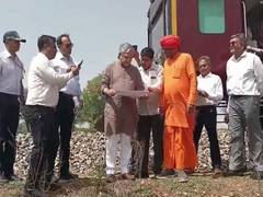 
      
      Railway Min reviews project's progress with officials in Sikar
      
      
