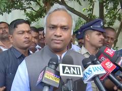 
      
      Priyank Kharge defends Mallikarjun Kharge's rebuking of Congress
      
      
