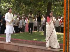 
      
      Maneka, Varun Gandhi honour Sanjay Gandhi on death anniversary
      
      