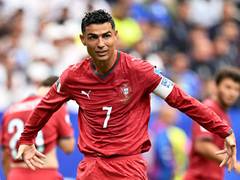 
      
      FIFA President congratulates Ronaldo on six-WC scoring feat
      
      