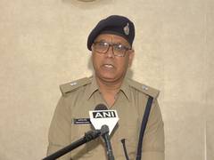 
      
      Minor girl along with boyfriend attack father in Indore
      
      