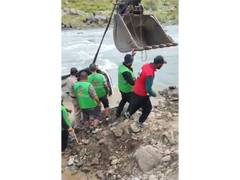
      
      Ladakh: 1 dead, 3 missing after vehicle falls into Drass river
      
      