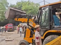 
      
      DDA carries out demolition drive at Yamuna Bazar
      
      