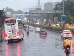 
      
      Maharashtra: Rain lashes parts of Mumbai; IMD issues yellow alert
      
      