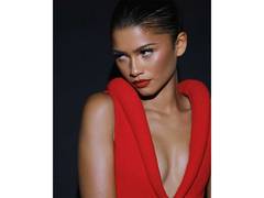 
      
      Zendaya turns heads in USD 35 vintage Spider-Man oufit during pro
      
      