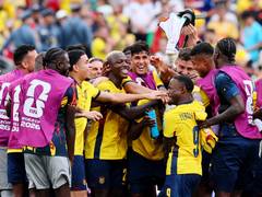 
      
      Ecuador's historic win over Germany as multiple teams reach R32
      
      